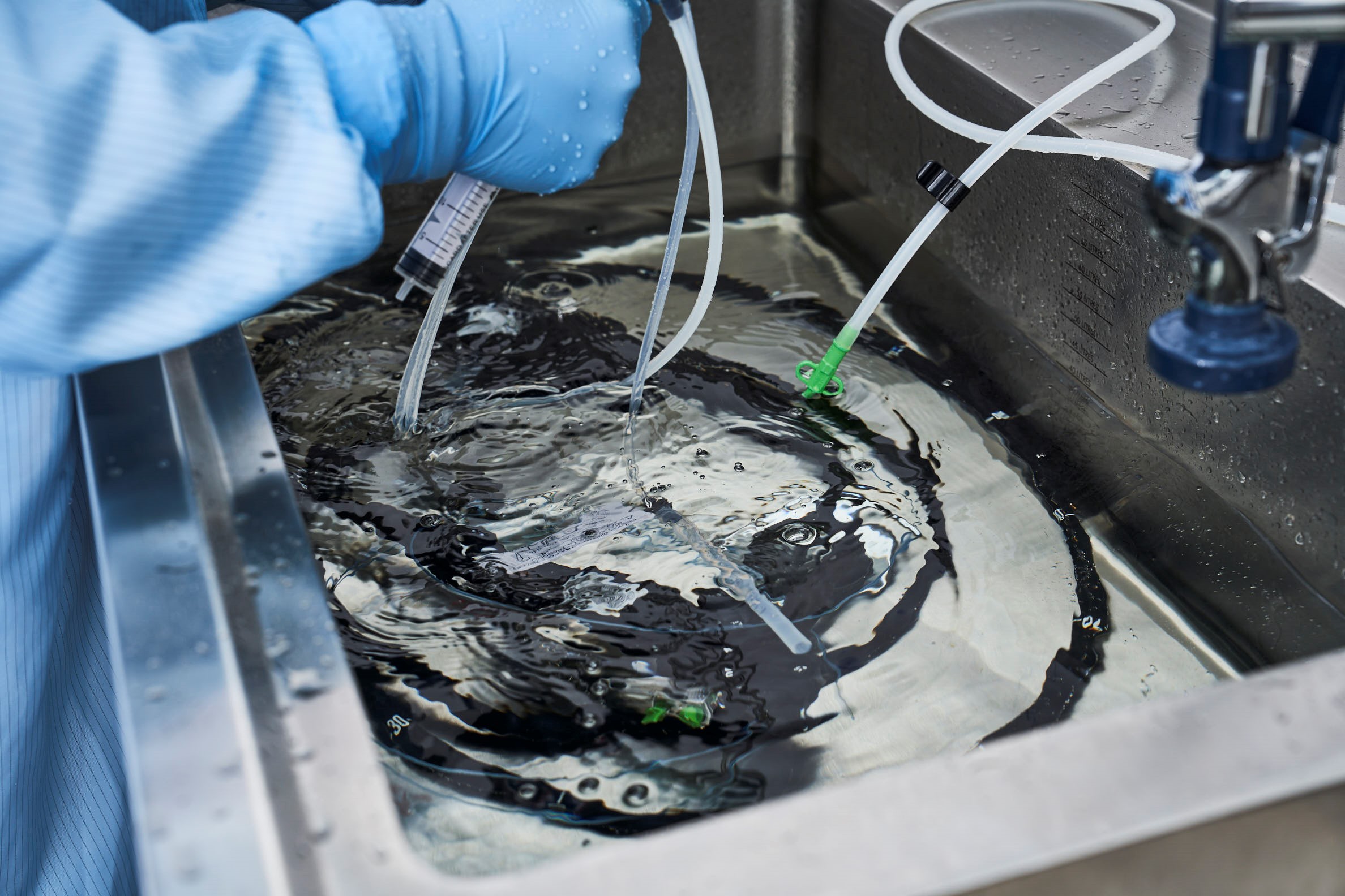 Study shows automation outperforms manual cleaning in biofilm removal